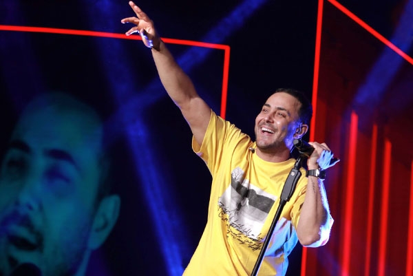 ناصر زینعلی برای کمک به آزادی زندانیان کنسرت می‌دهد